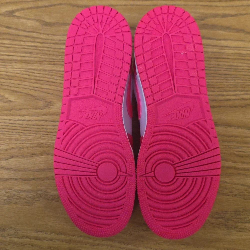 Air Jordan 1 Low GS Pink Foam/Hyper Pink Size Women's 7.5 553560-661 New - Picture 7 of 8